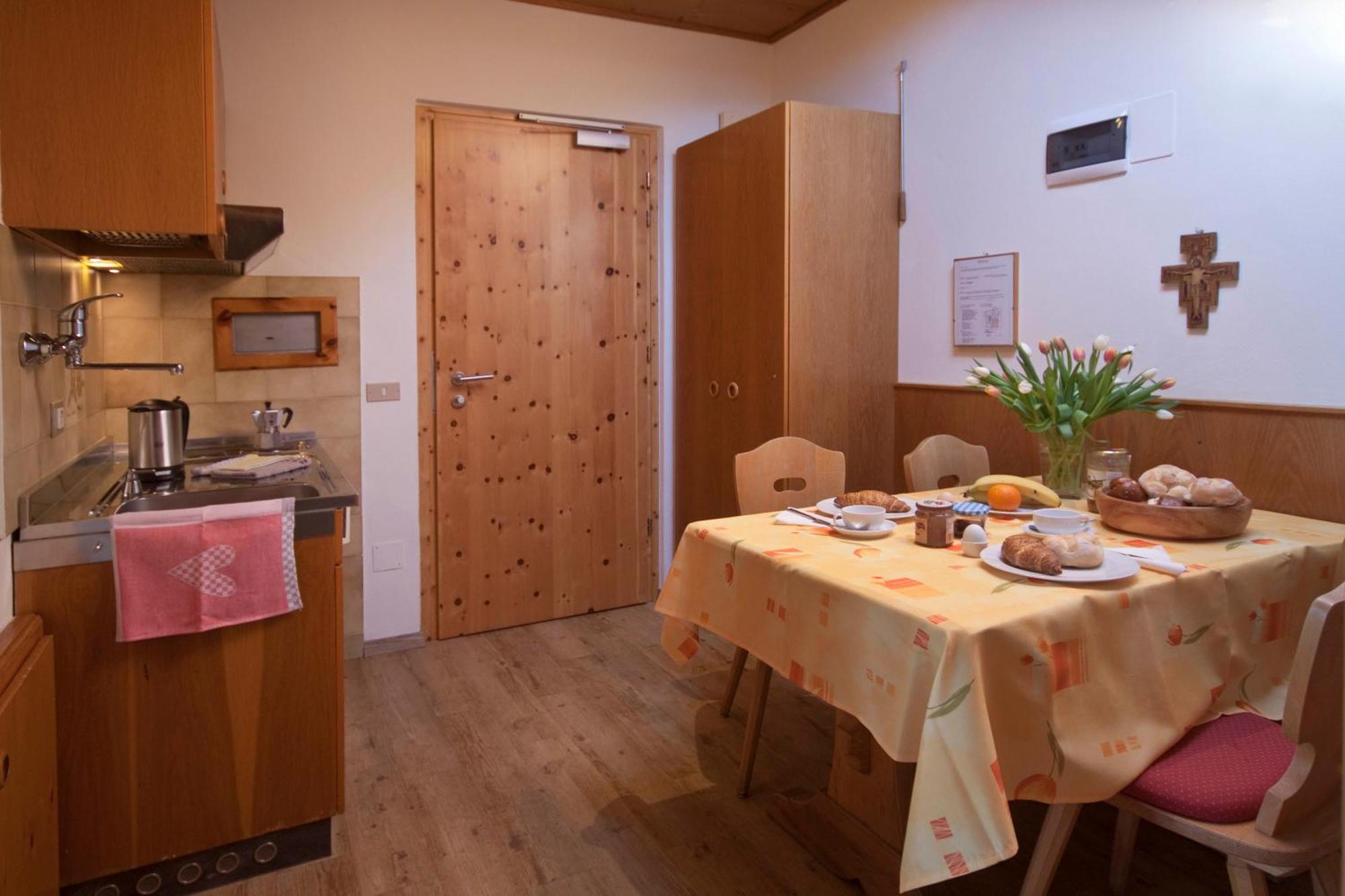 Ferienwohnungen St Hippolyt Mit Hallenbad Lagundo Exterior foto
