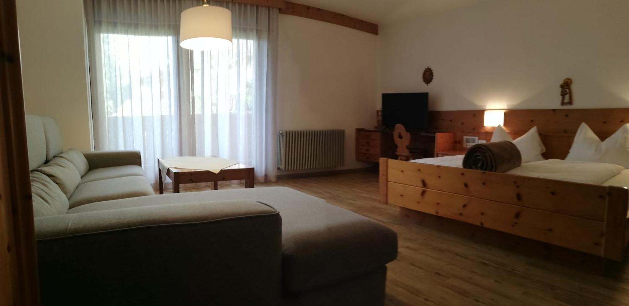 Ferienwohnungen St Hippolyt Mit Hallenbad Lagundo Exterior foto