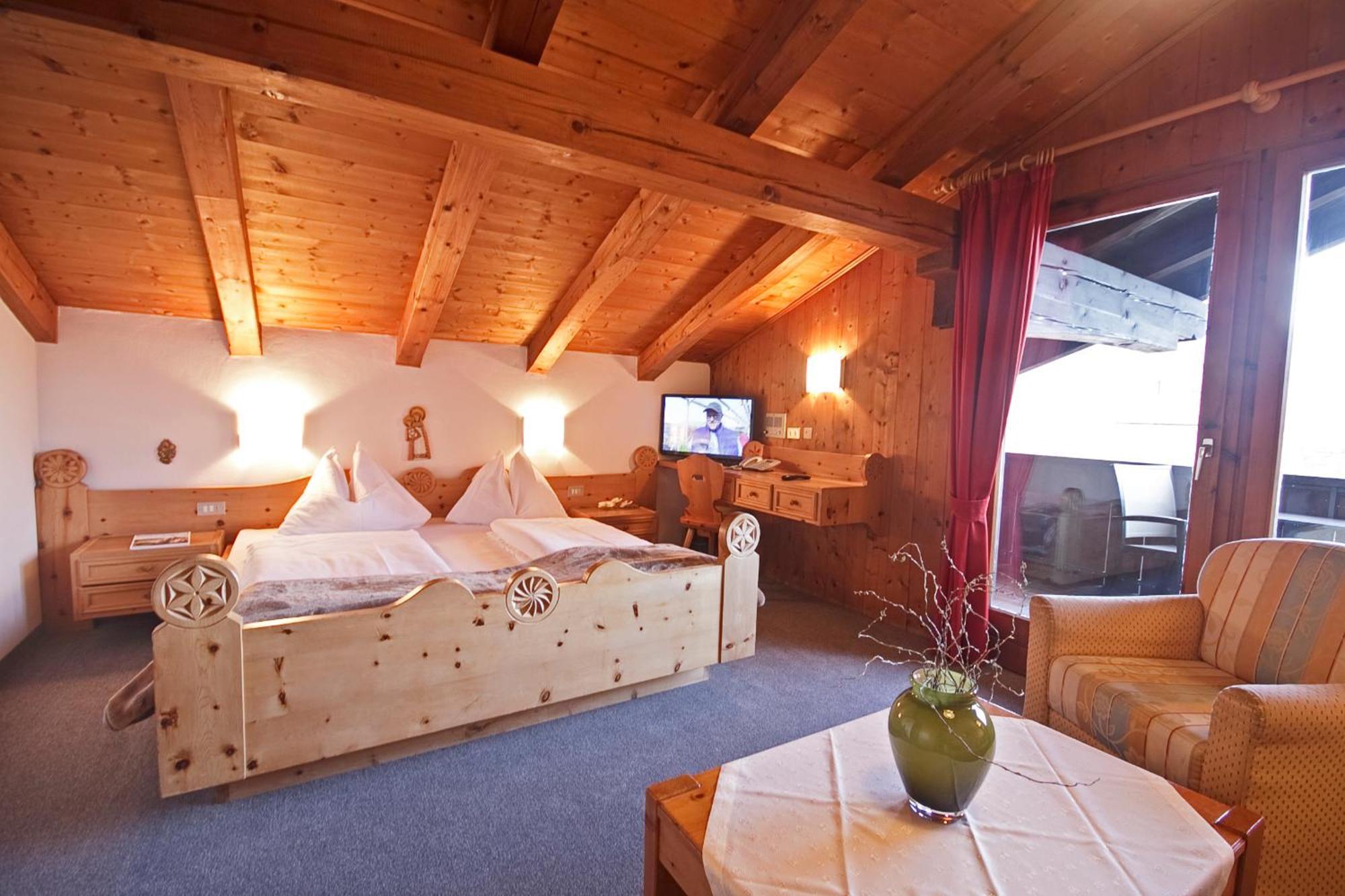 Ferienwohnungen St Hippolyt Mit Hallenbad Lagundo Exterior foto