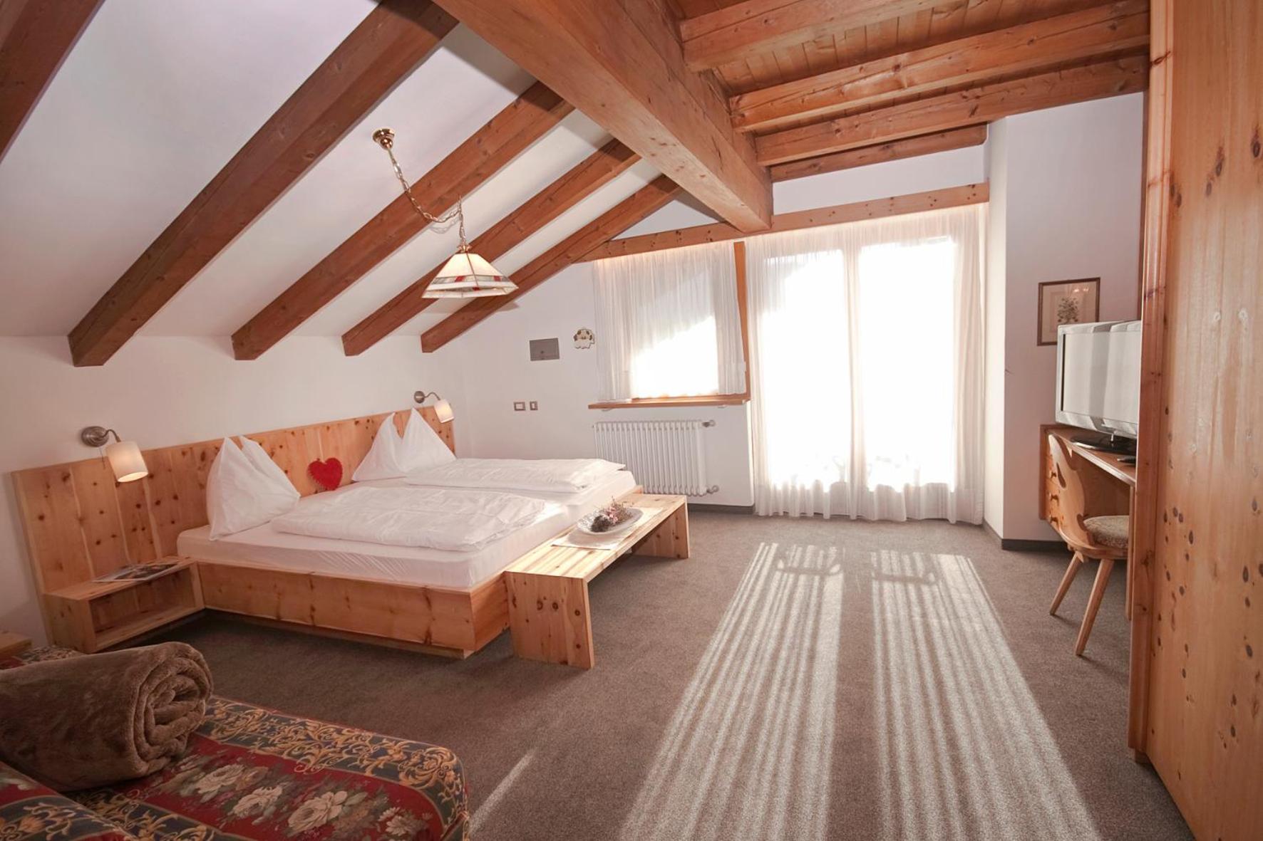 Ferienwohnungen St Hippolyt Mit Hallenbad Lagundo Exterior foto